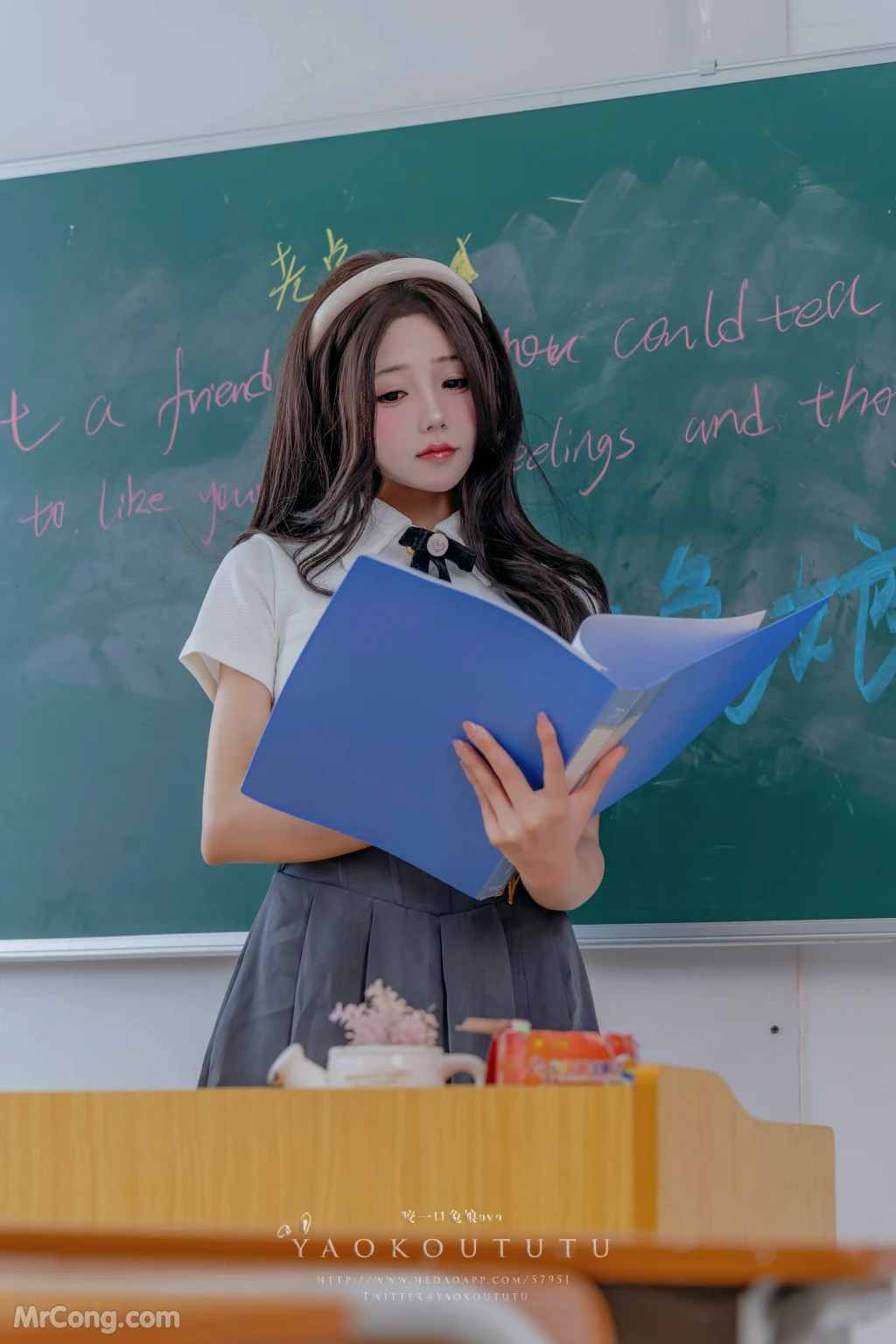 Coser@黏黏团子兔: 实习老师的欢迎仪式&Touch It (80 photos )