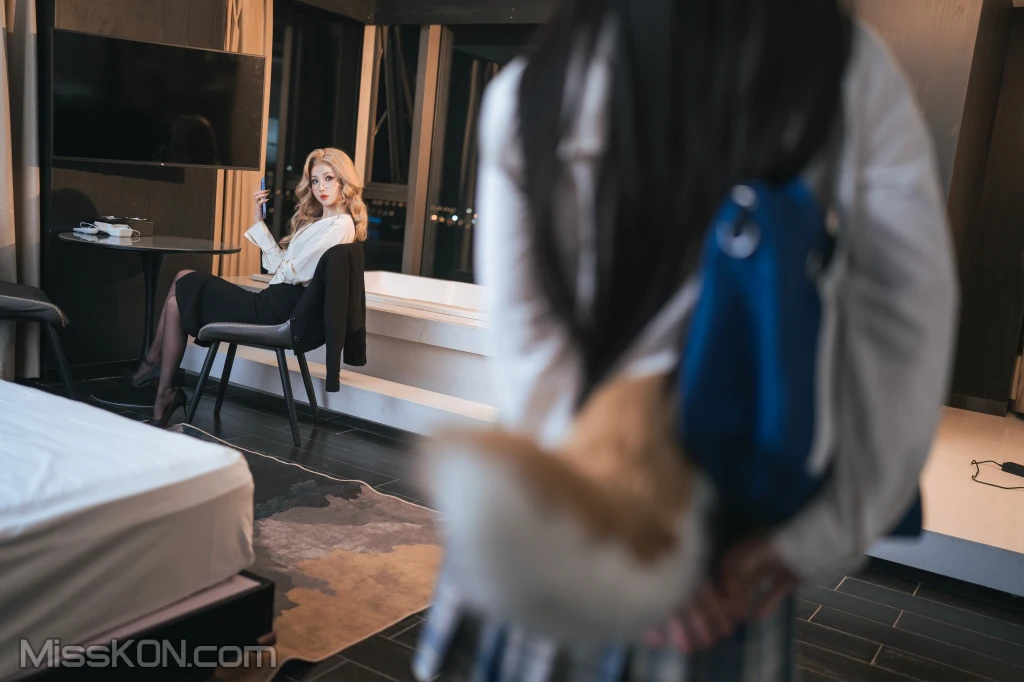 Coser@面饼仙儿 No.119: rioko凉凉子-女上司-双人版 (41 photos ) 