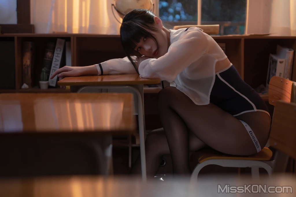 Coser@九言 – 竞泳 (69 photos) 