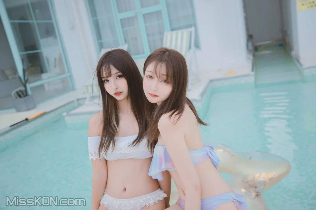 Coser@神楽坂真冬 Vol.058: 绝对企画-夏日双人比基尼《笑颜水时计》 (150 photos ) 