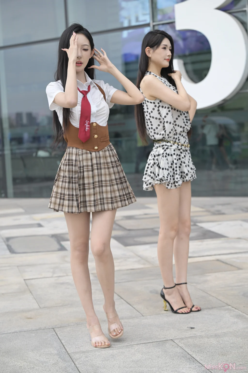 [精选街拍作品] No.5013: 二合一美腿 (362 photos)