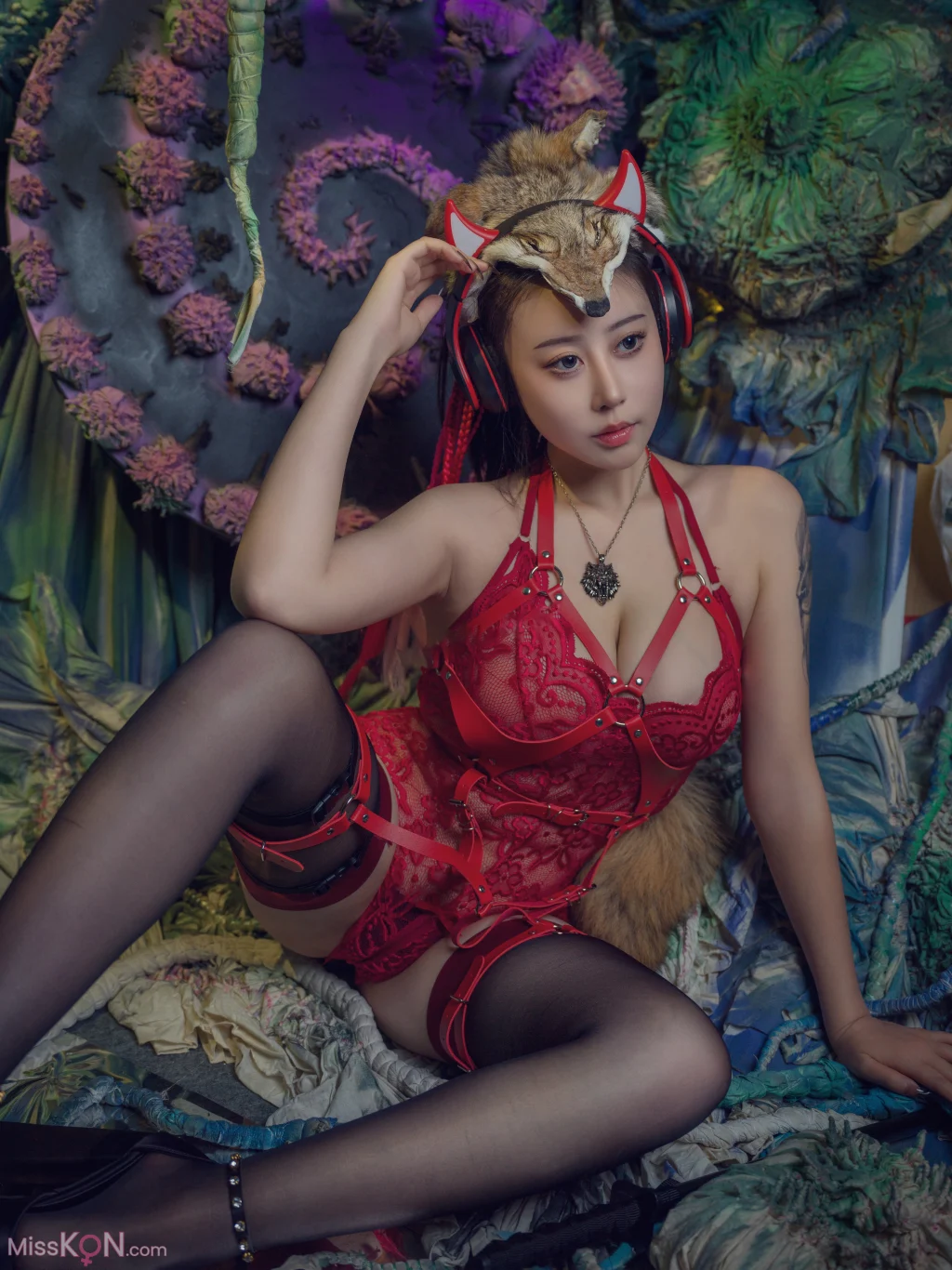 Coser@奈汐酱nice: 猎狼女 (47 photos + 1 video)