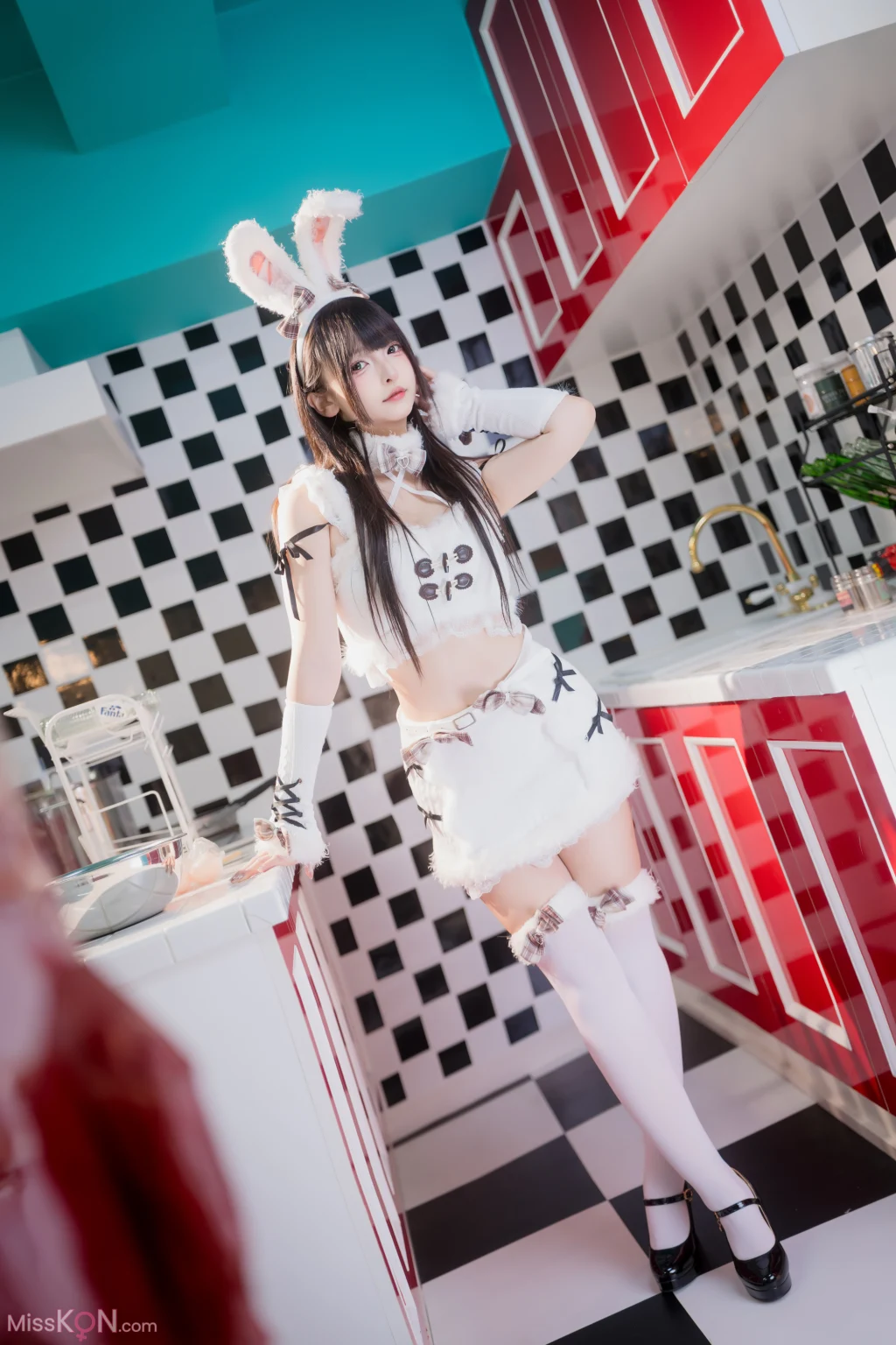 Coser@神楽坂真冬: 毛绒白兔 (75 photos + 2 videos)