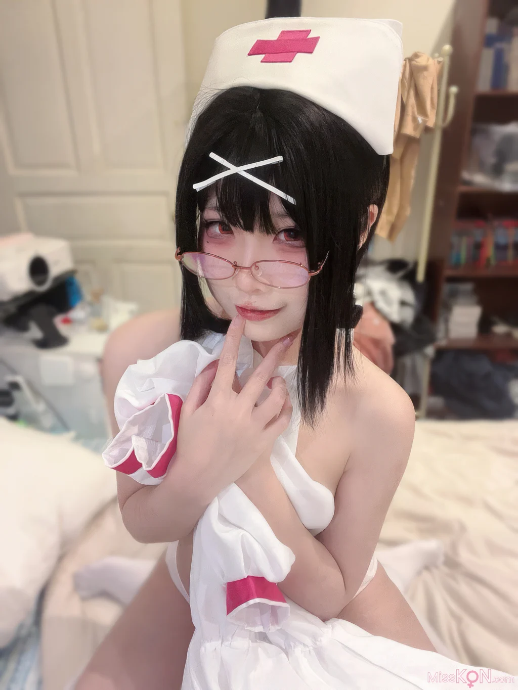 Coser@清水凪: 夜勤小护士 (31 photos)