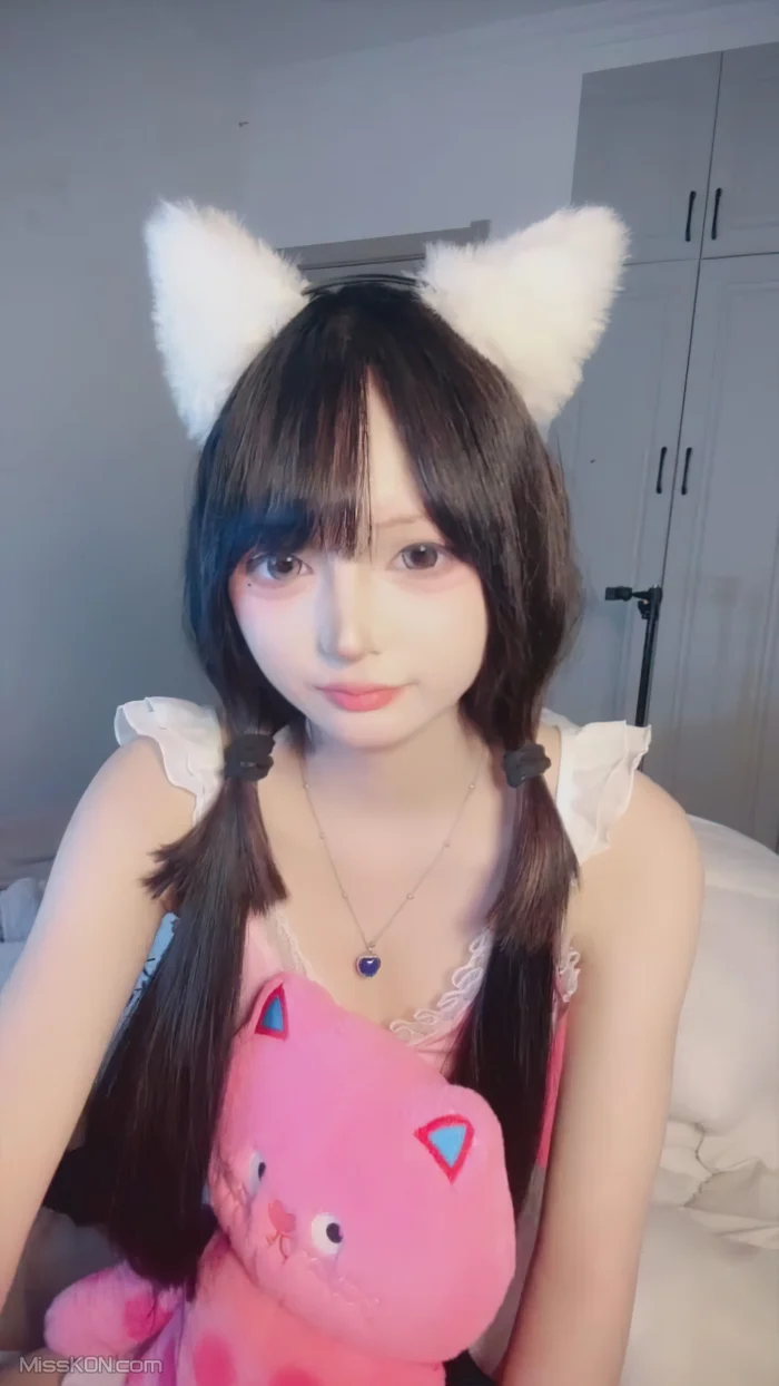 小围呐: 绝美校花学姐 尤物推荐 超萌大眼女神 (25 photos + 2 videos)