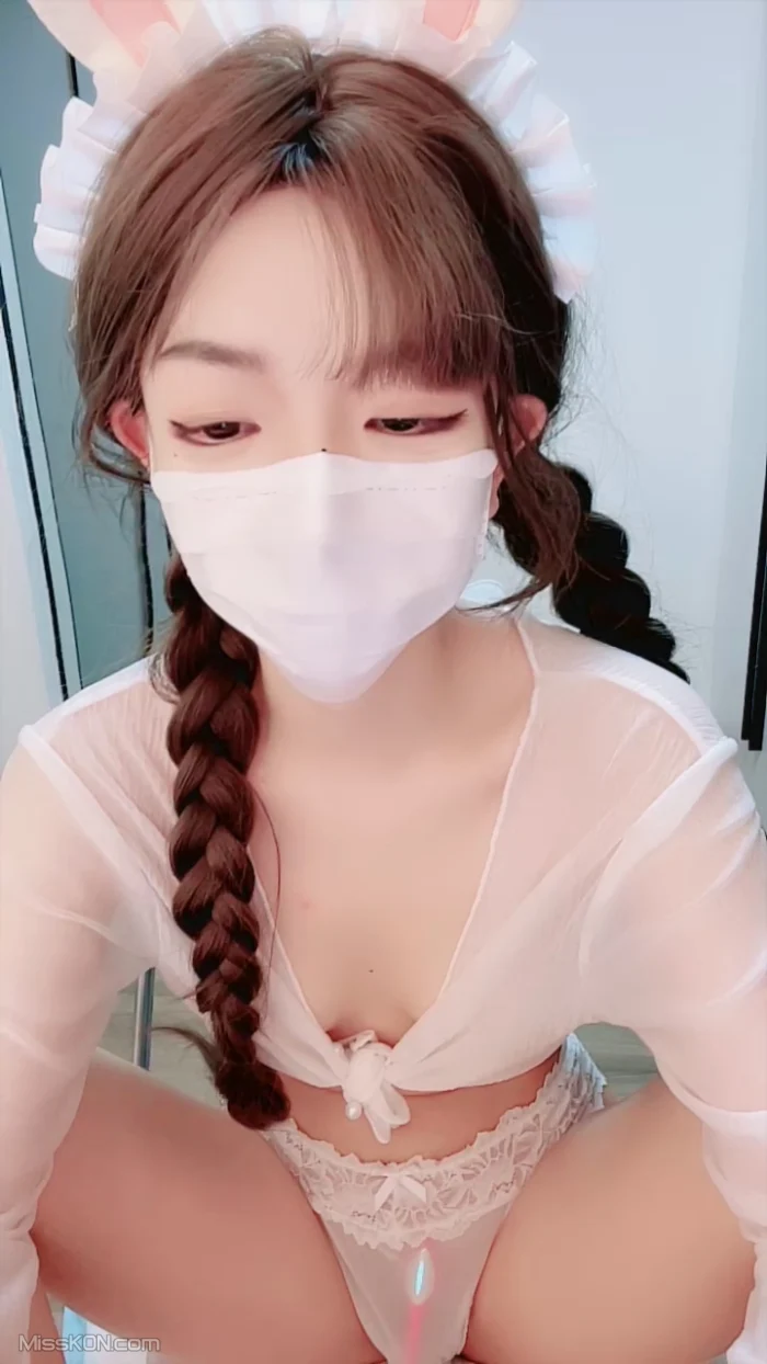 顾只只(苏晴): 甜御完美结合的喷水姬女神视频合集 #01 (42 photos + 4 videos)