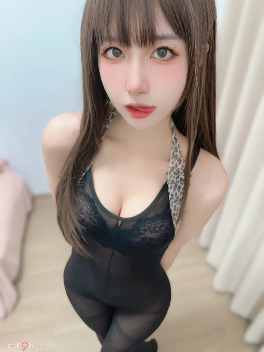 Coser@布丁大法 (Pudding Dafa): 黑丝一线天 (19 photos + 3 videos)