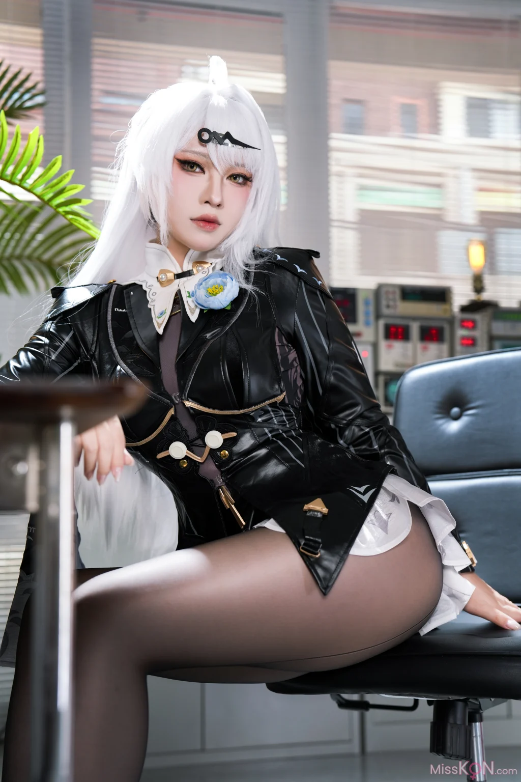 Coser@半半子: 绝区零 儀玄師匠 墨形影踪 (51 photos + 4 videos)