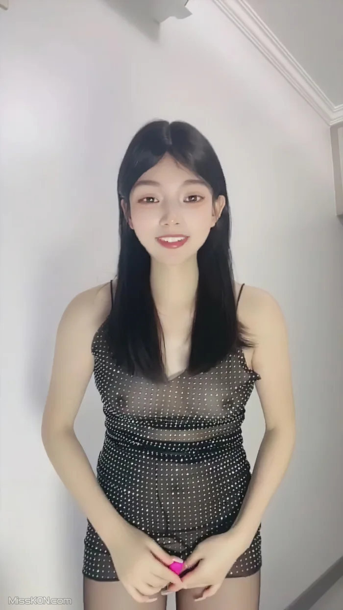 一只张张包: 新人小仙女刚下海 收费房道具大秀 (25 photos + 2 videos)