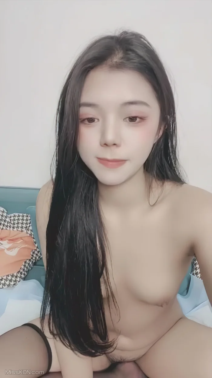 甜秘密: 粉嫩美乳学妹收费房 应榜一大哥狂插喷水 (30 photos + 3 videos)