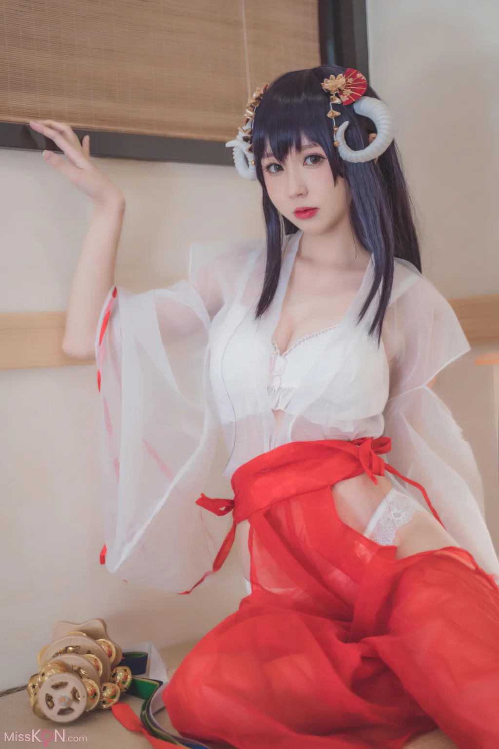 Coser@西园寺南歌: 透明巫女 (30 photos)