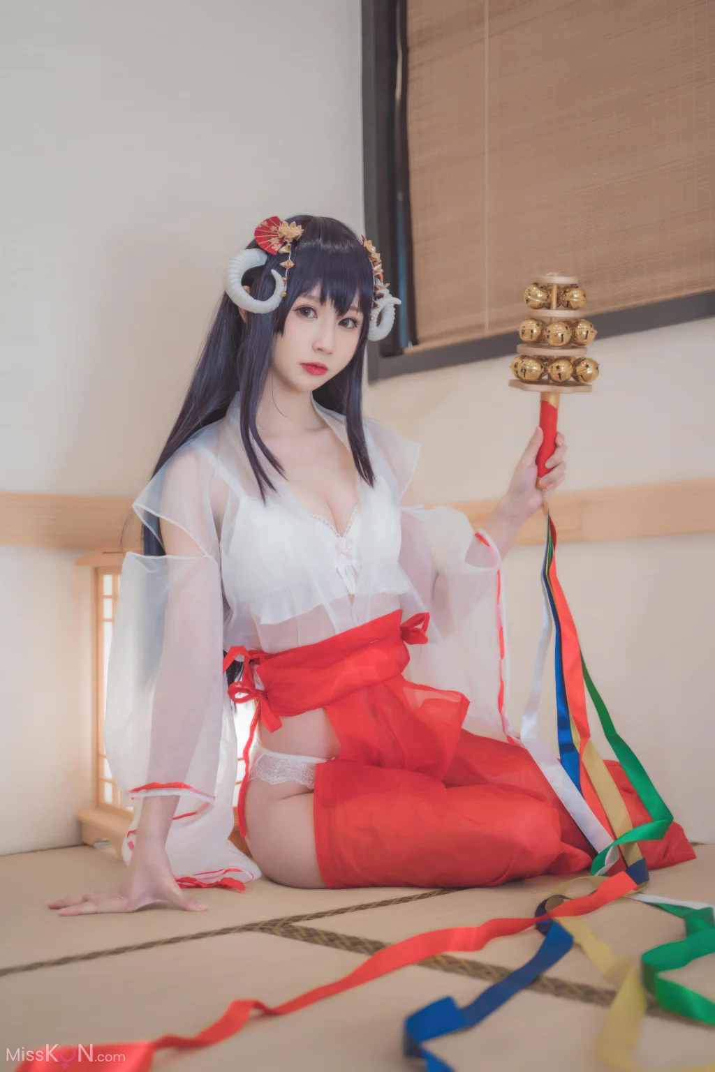 Coser@西园寺南歌: 透明巫女 (30 photos)