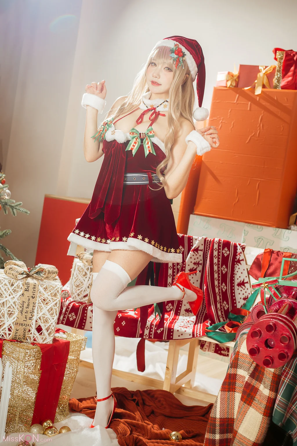 Coser@是一只熊仔吗: Nikke胜利女神 艾玛圣诞 (40 photos)
