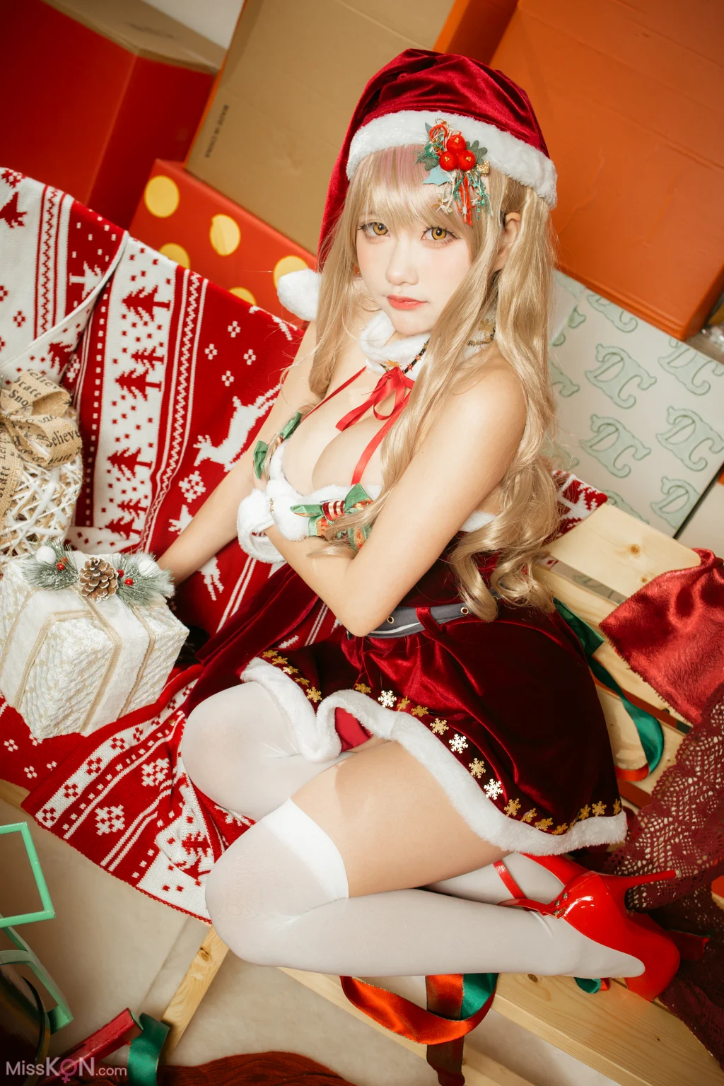 Coser@是一只熊仔吗: Nikke胜利女神 艾玛圣诞 (40 photos)