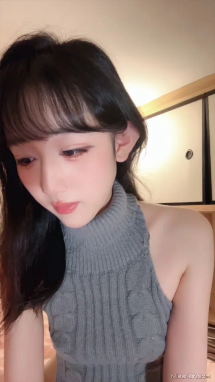 张包包: 最顶级校花 颜值巅峰小美女 (30 photos + 4 videos)