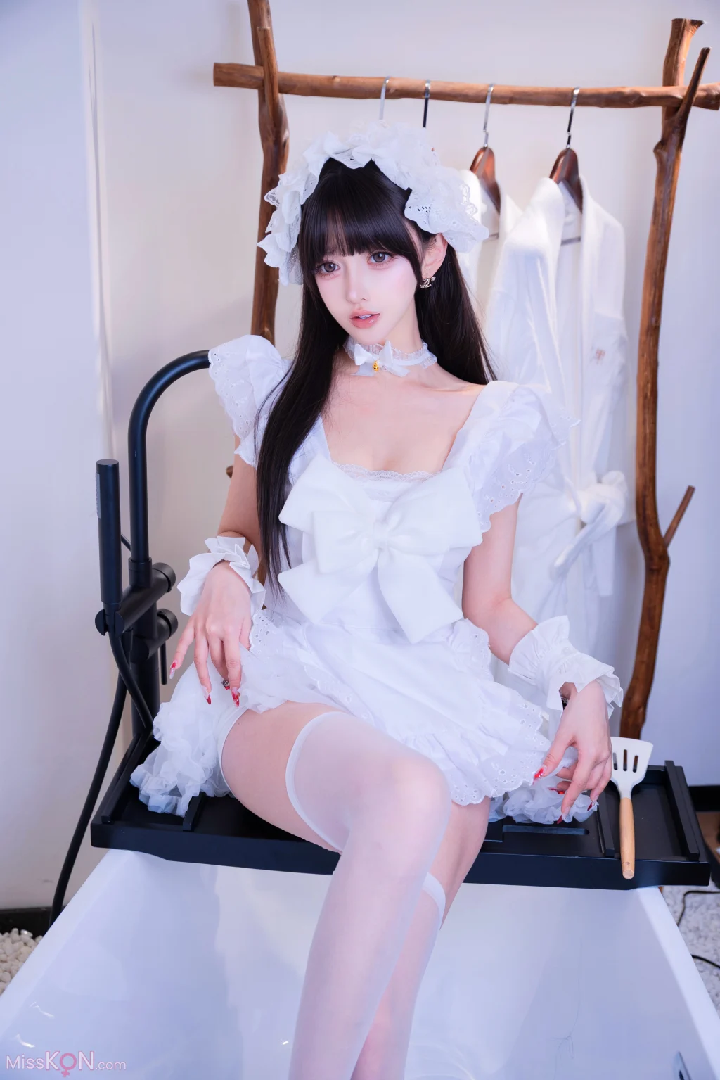 Coser@过期米线线喵: 厨娘女仆 (21 photos)
