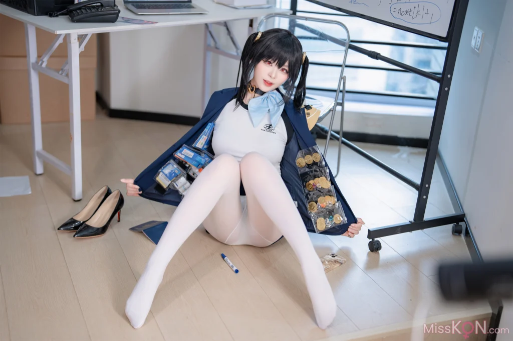 Coser@轩萧学姐: Nikke胜利女神 索拉 (50 photos)