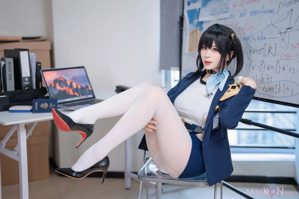 Coser@轩萧学姐: Nikke胜利女神 索拉 (50 photos)