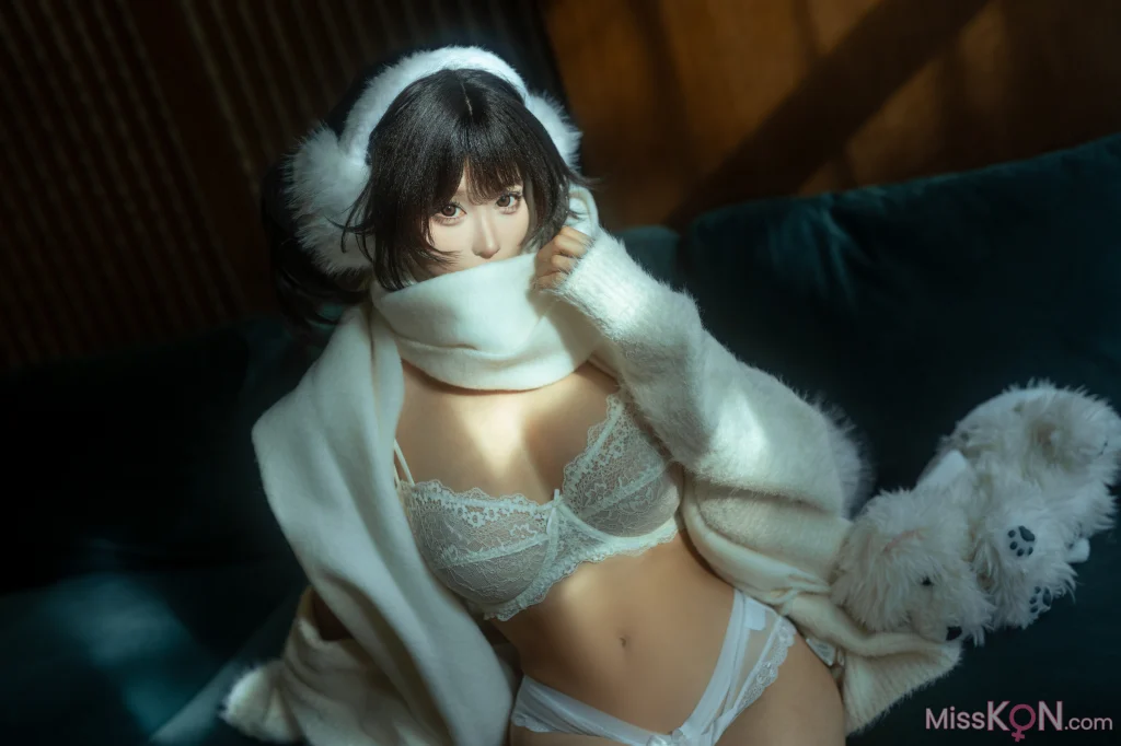 Coser@蠢沫沫 (chunmomo): 白毛衣 (18 photos + 1 video)