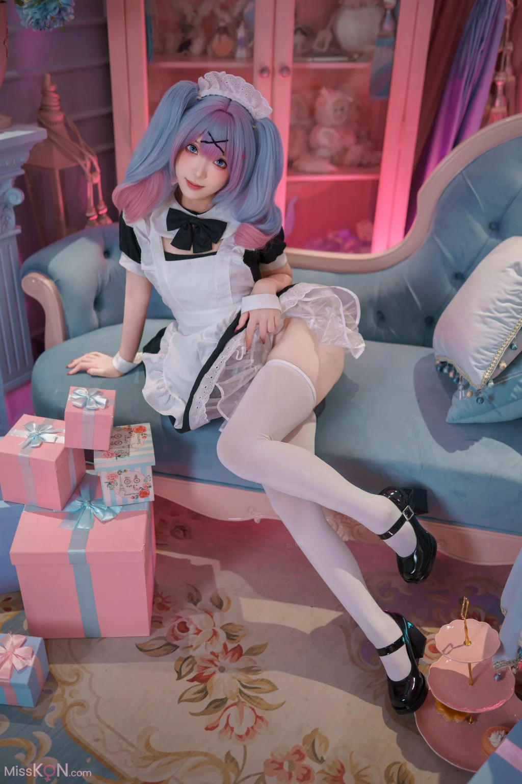 Coser@Bangni邦尼: 初音未来·兔子洞女仆 (82 photos)