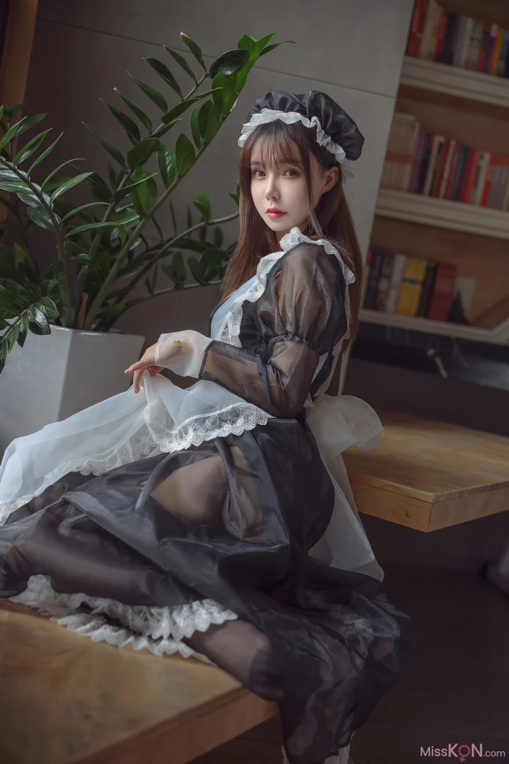 Coser@亚马逊鲶鱼: 黑色透明女仆 (33 photos)