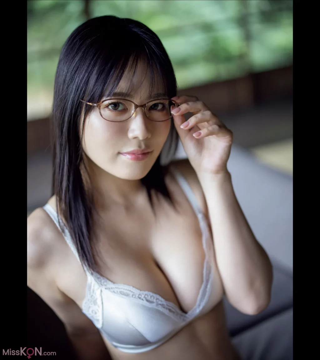 [JP] Shinonome Umi (東雲うみ): FRIDAY GOLD 本気の艶セクシー + Other cut (25 photos + 1 video)