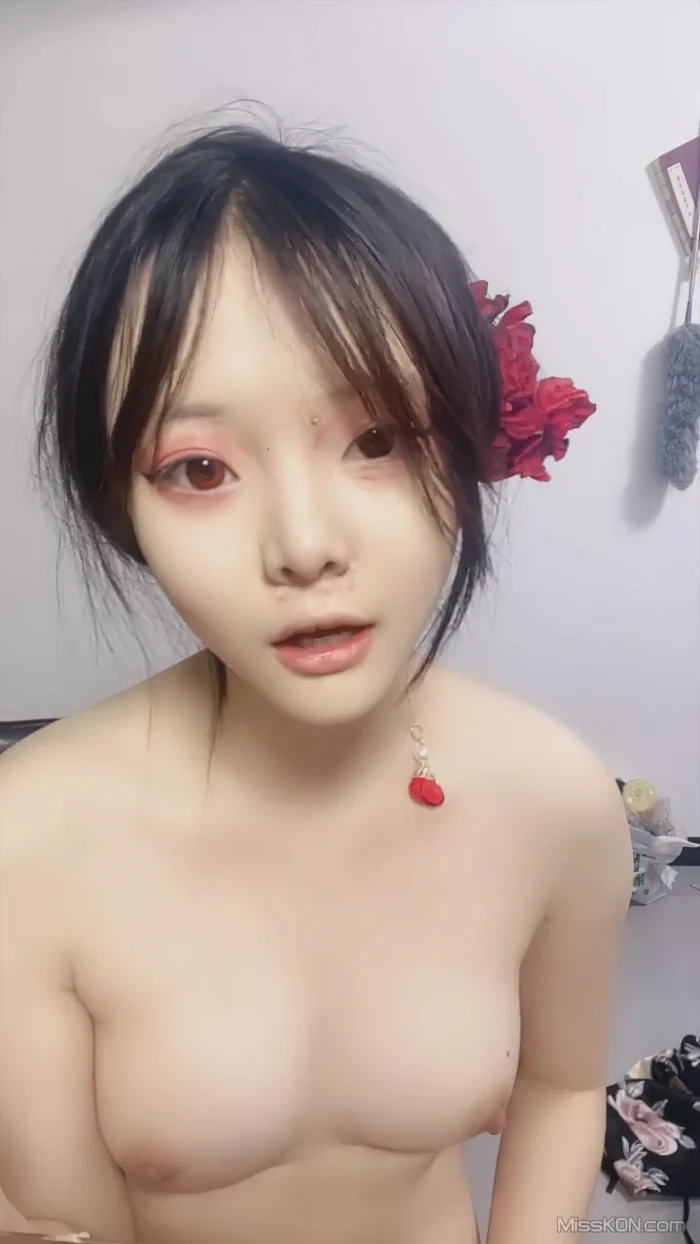 用力槽倩倩: 甜美小萝莉 热门歌曲 裸舞狂跳 (36 photos + 5 videos)