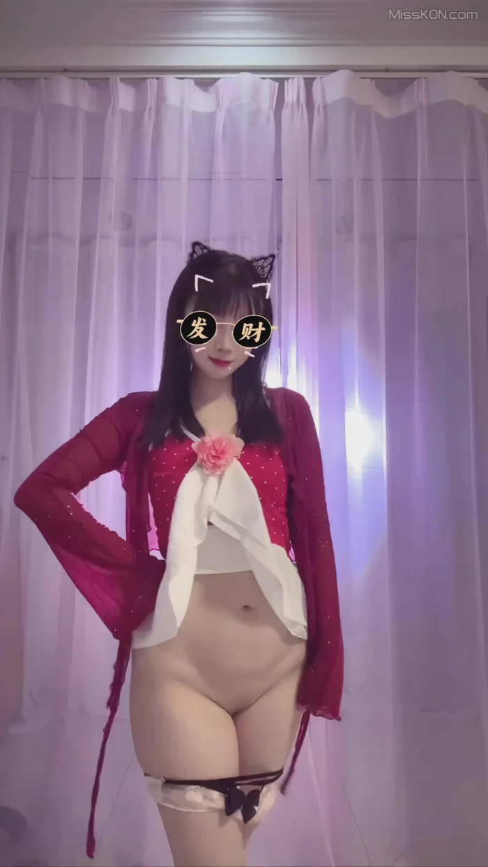 [OtherXXX] 婉婉晴晴哒: 推特白虎双马尾4月顶级VIP动感骚舞 (59 photos + 8 videos)