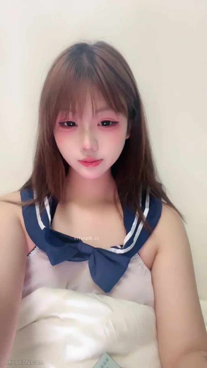 [OtherXXX] 芭比: 极品校花 酒店约网友无套大秀 (35 photos + 4 videos)