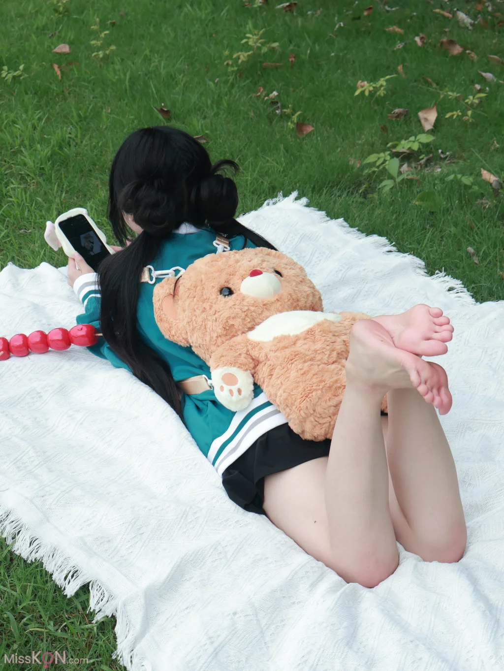 小羊蛋卷: 冰糖葫芦+背带双马尾 (23 photos) 0 小羊蛋卷: 冰糖葫芦+背带双马尾 (23 photos) 0