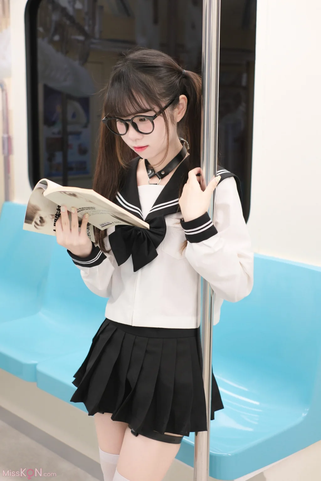 Coser@可可小白兔: 電車上の女高中生 (70 photos)