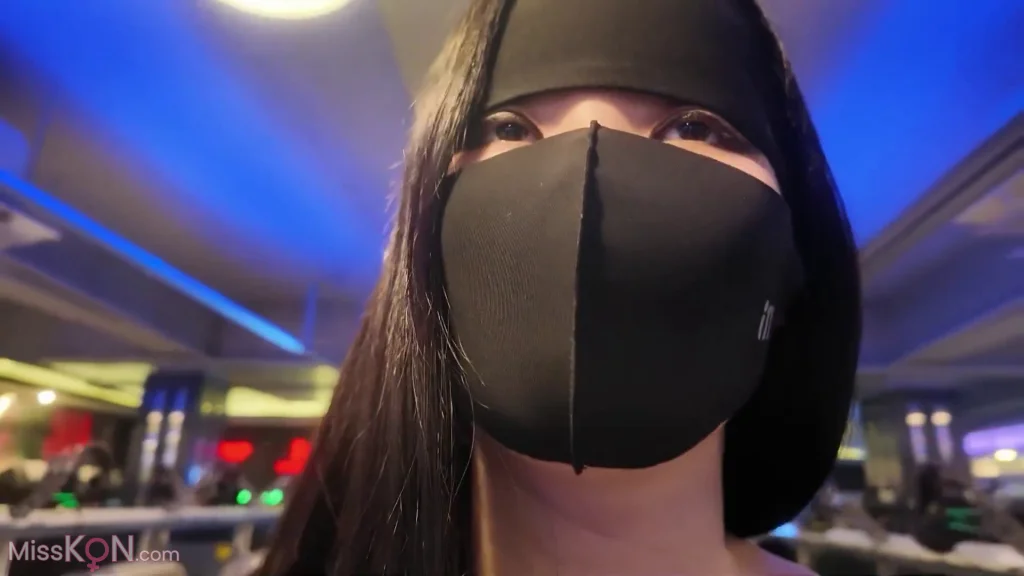지수_PC방: 사까시 올노출화장실 자위 (16 photos + 1 video)