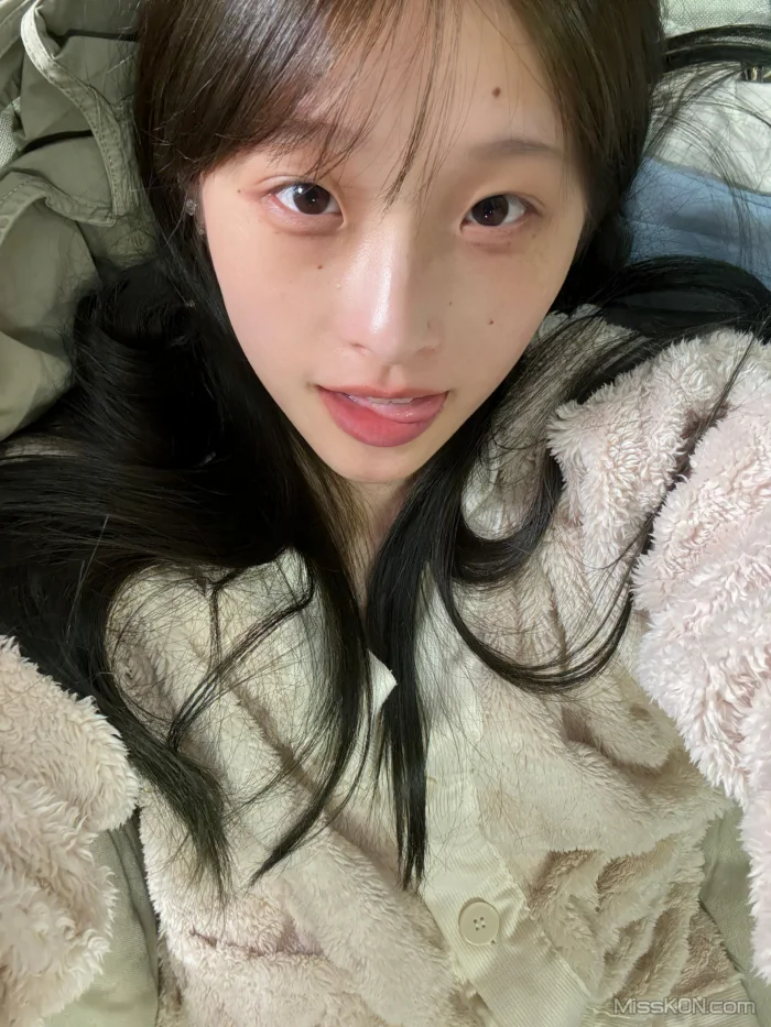 清纯乖巧学生妹: 完全占有 宿舍视频指挥调教 (14 photos + 2 videos)