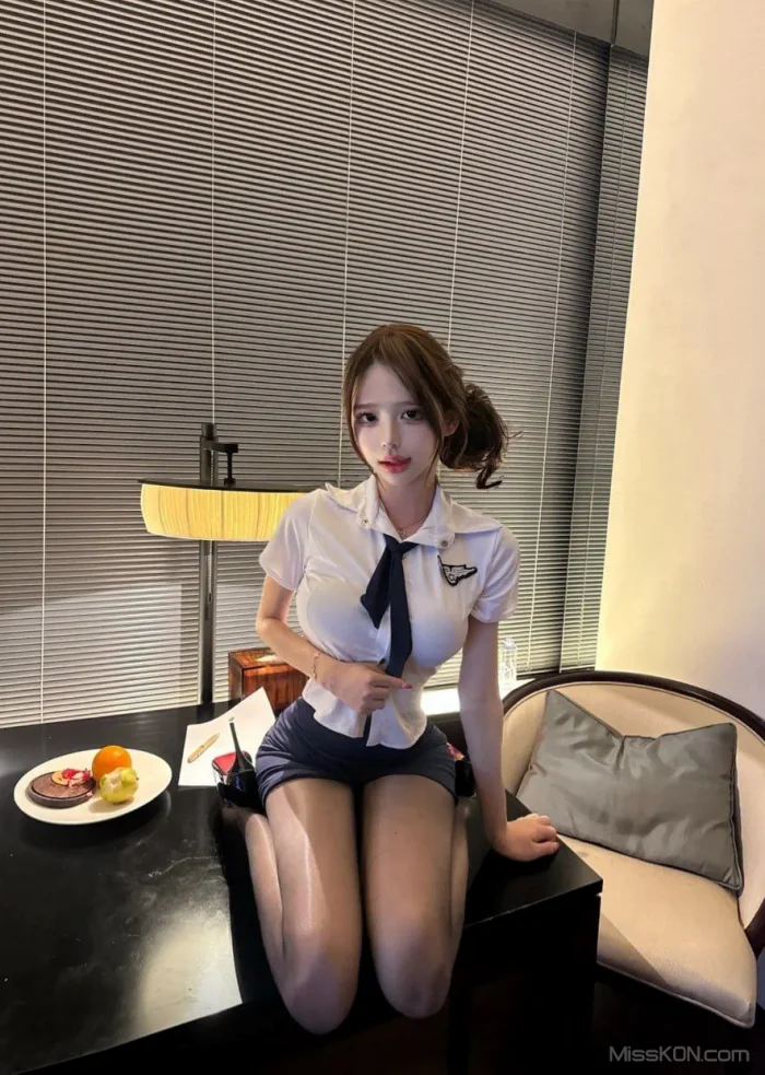 李恩秀: 抖音外卖女博主 (50 photos + 22 videos)