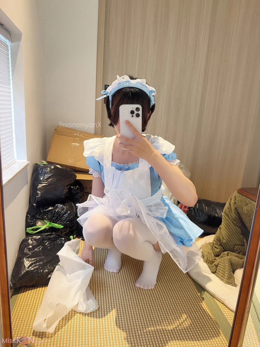 Coser@NAGISA魔物喵: [Fantia]ゴミ屋敷掃除してるメイドさん (65 photos)