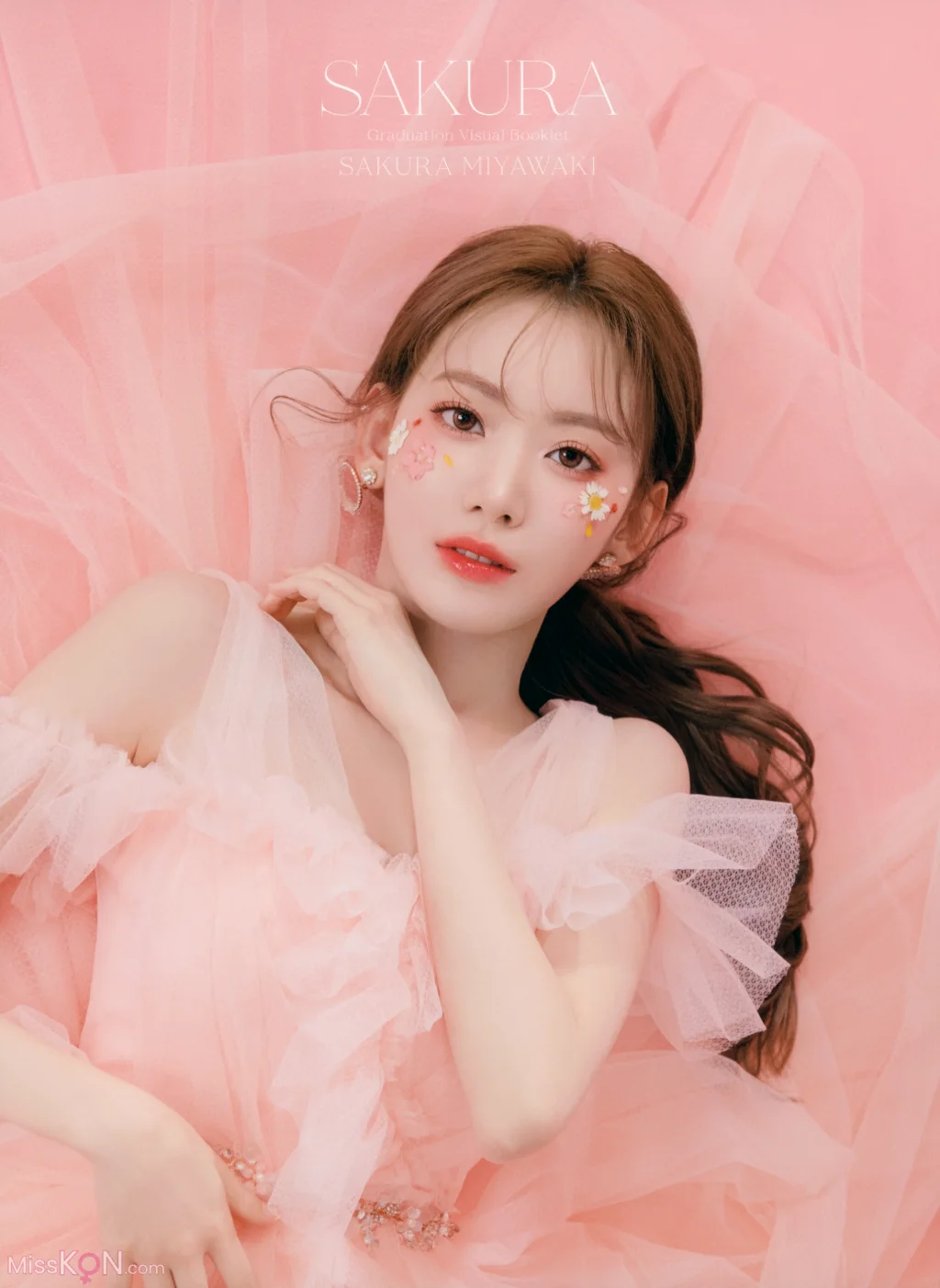 [JP] Sakura Miyawaki (宮脇咲良): Graduation Visual Booklet (85 photos)