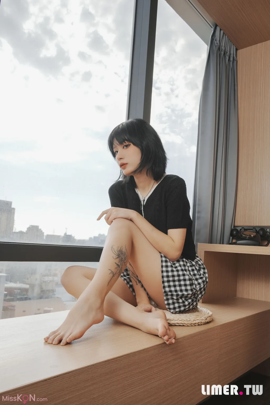 [Limerence原创] No.027: Yuni午后时光 白浓乳液足疗 (142 photos + 1 video)
