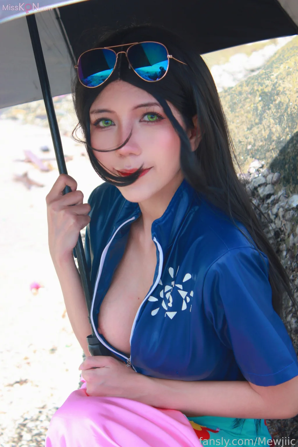 Coser@lMusicl: Nico Robin (18 photos)