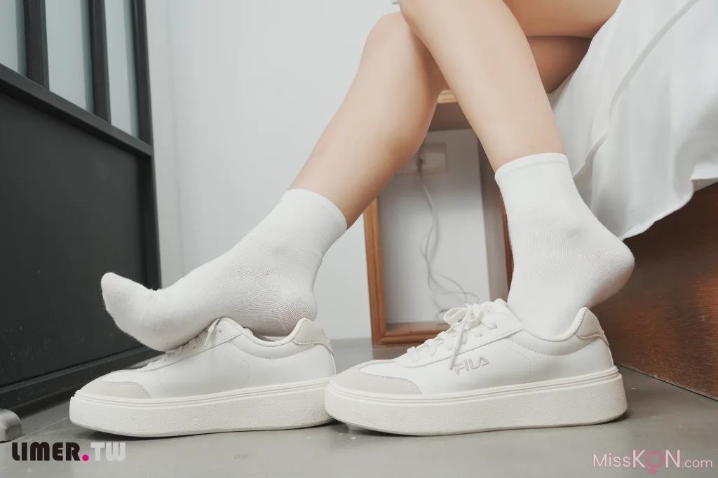[Limerence原创] No.036: Betty 微笑女孩极致裸足 (170 photos)