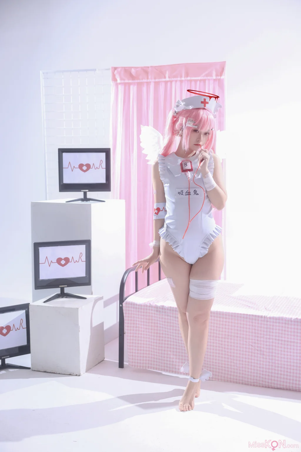 Coser@G44不会受伤: 见习看护师 月夜见爱 (31 photos)