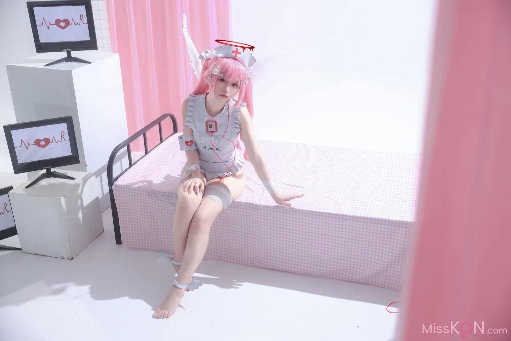 Coser@G44不会受伤: 见习看护师 月夜见爱 (31 photos)
