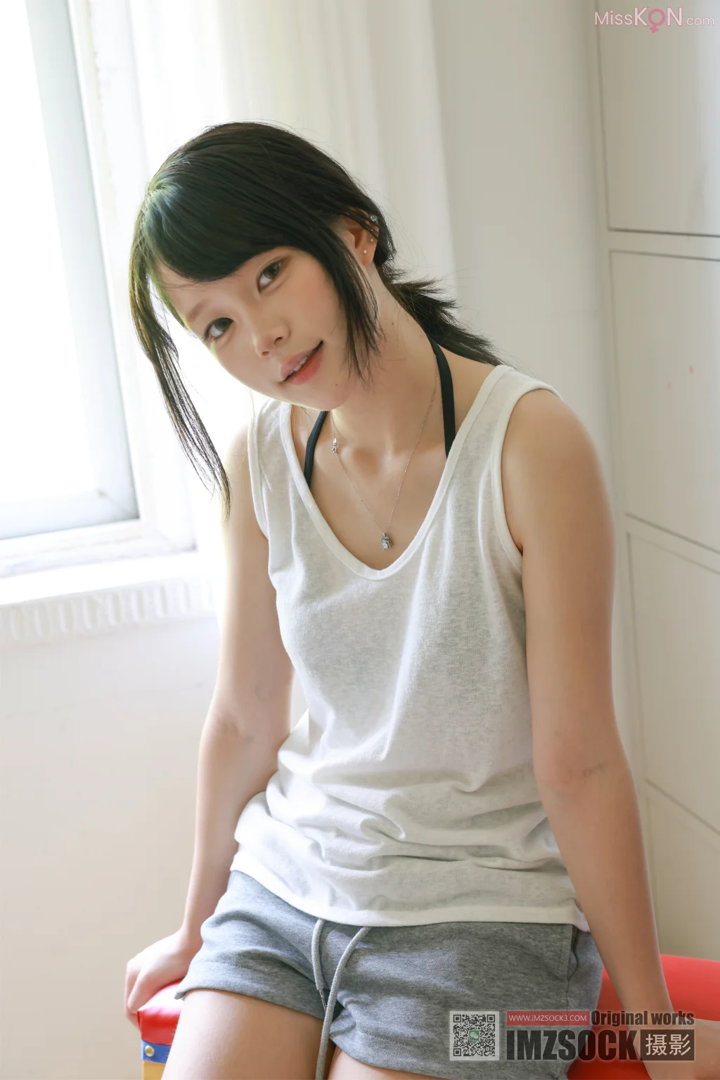 [MZSOCK爱美足] No.341: 琛琛 (96 photos + 1 video)