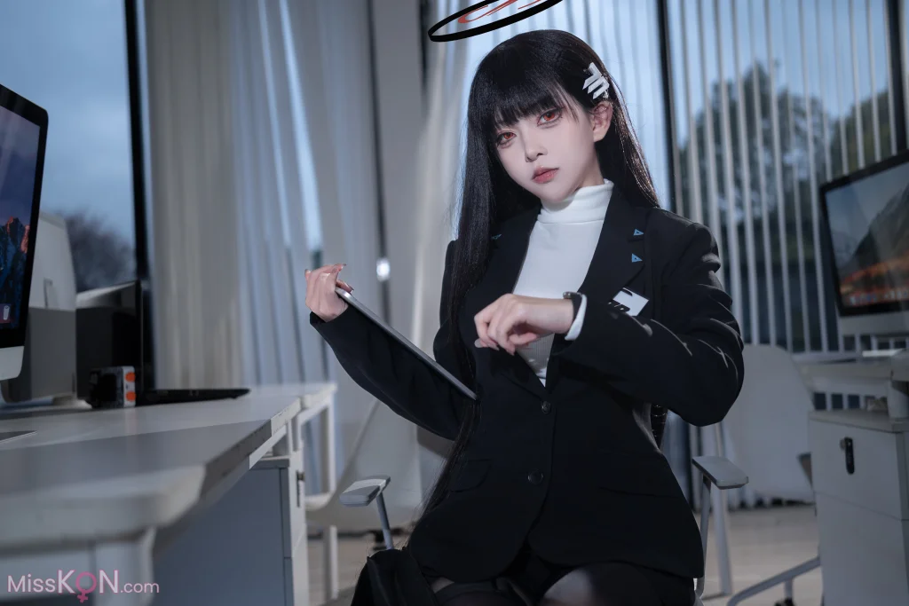 Coser@矢量鱼: 蔚蓝档案 调月莉音 黑丝OL (36 photos)
