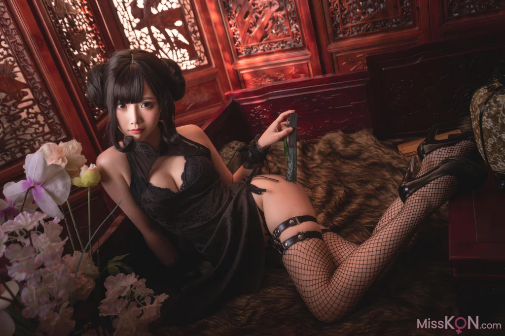 Coser@面饼仙儿: 魔女旗袍 (33 photos)