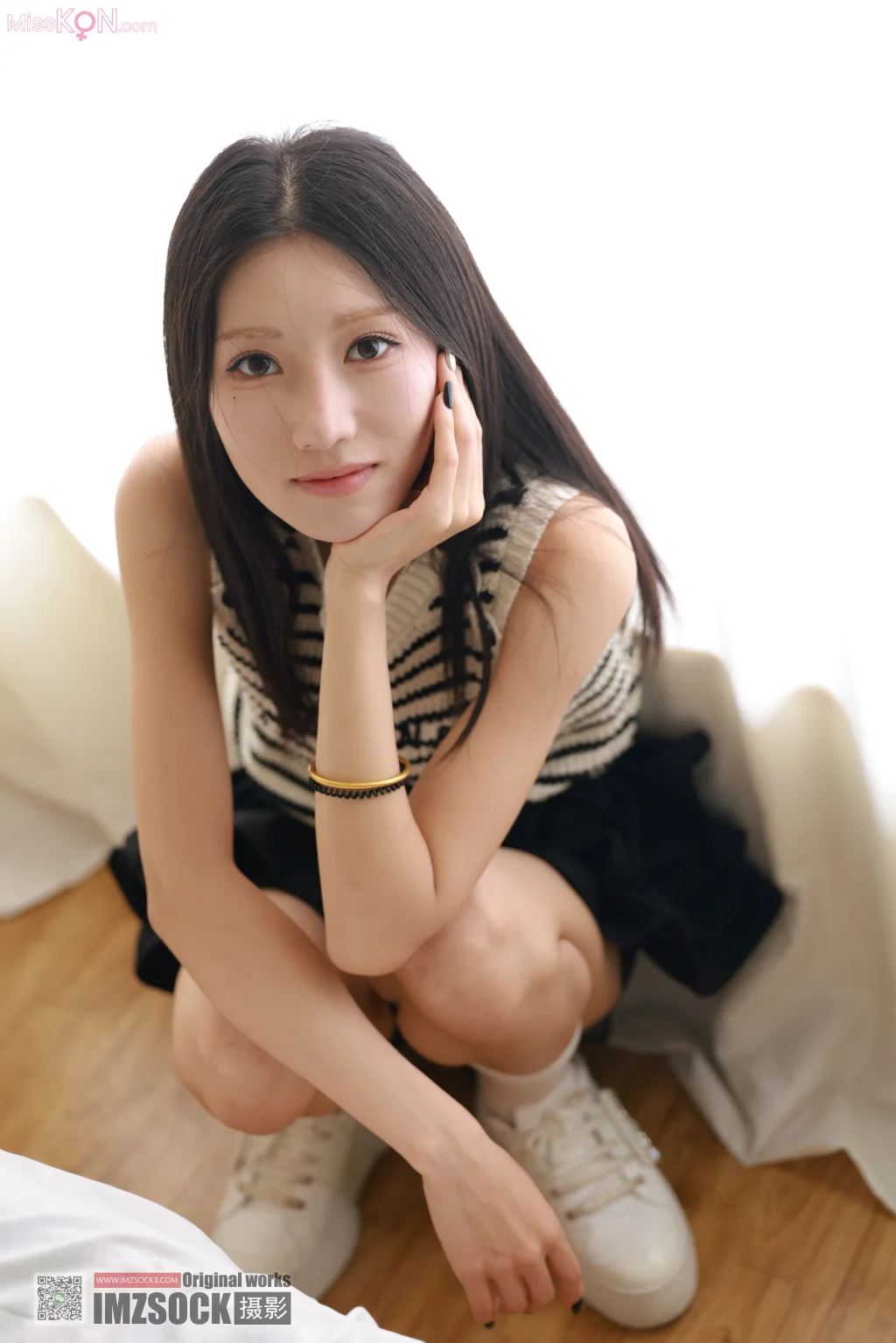 [MZSOCK爱美足] No.332: 薇薇 (113 photos + 1 video)