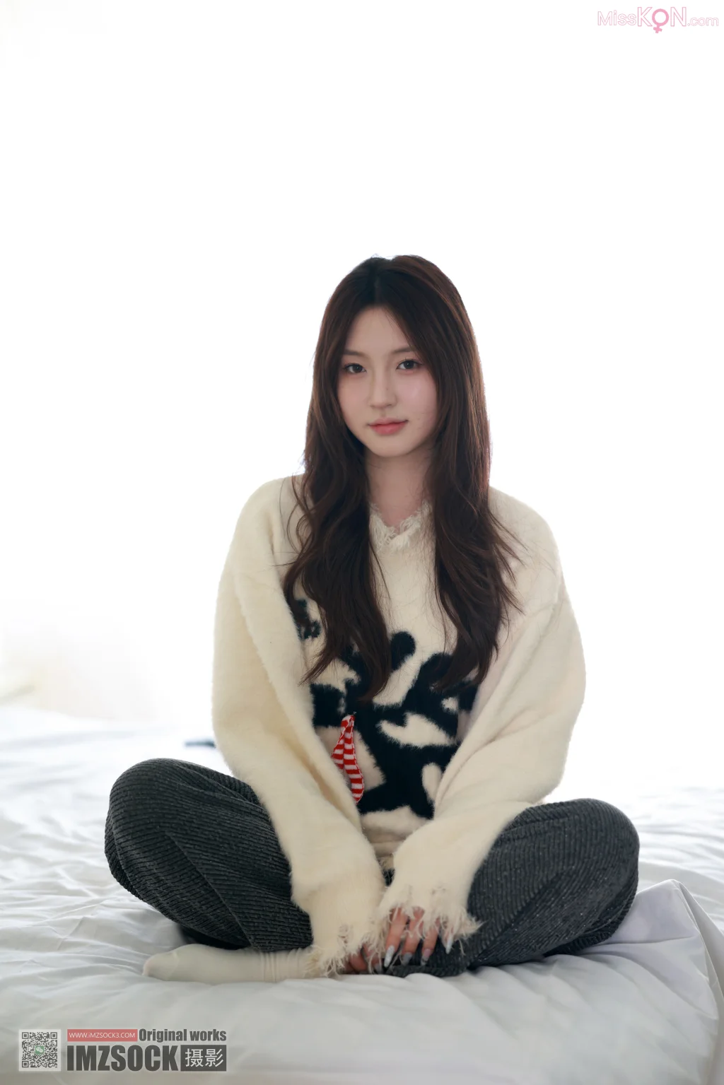 [MZSOCK爱美足] No.317: 萌萌 (95 photos)