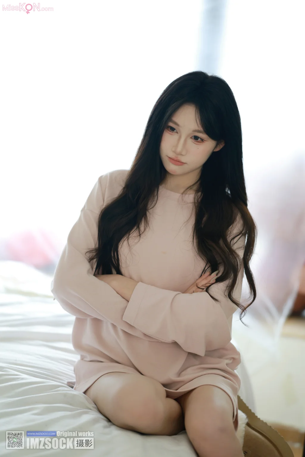 [MZSOCK爱美足] No.311: 妍妍 (112 photos + 1 video)
