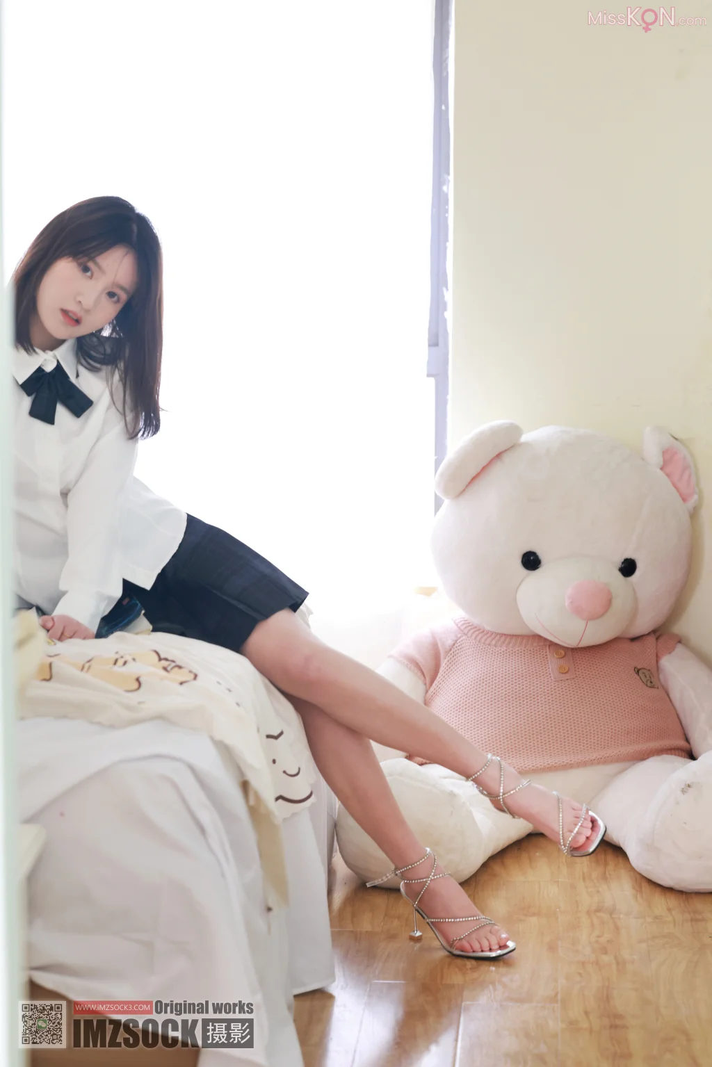 [MZSOCK爱美足] No.321: 小点心 (120 photos + 1 video)