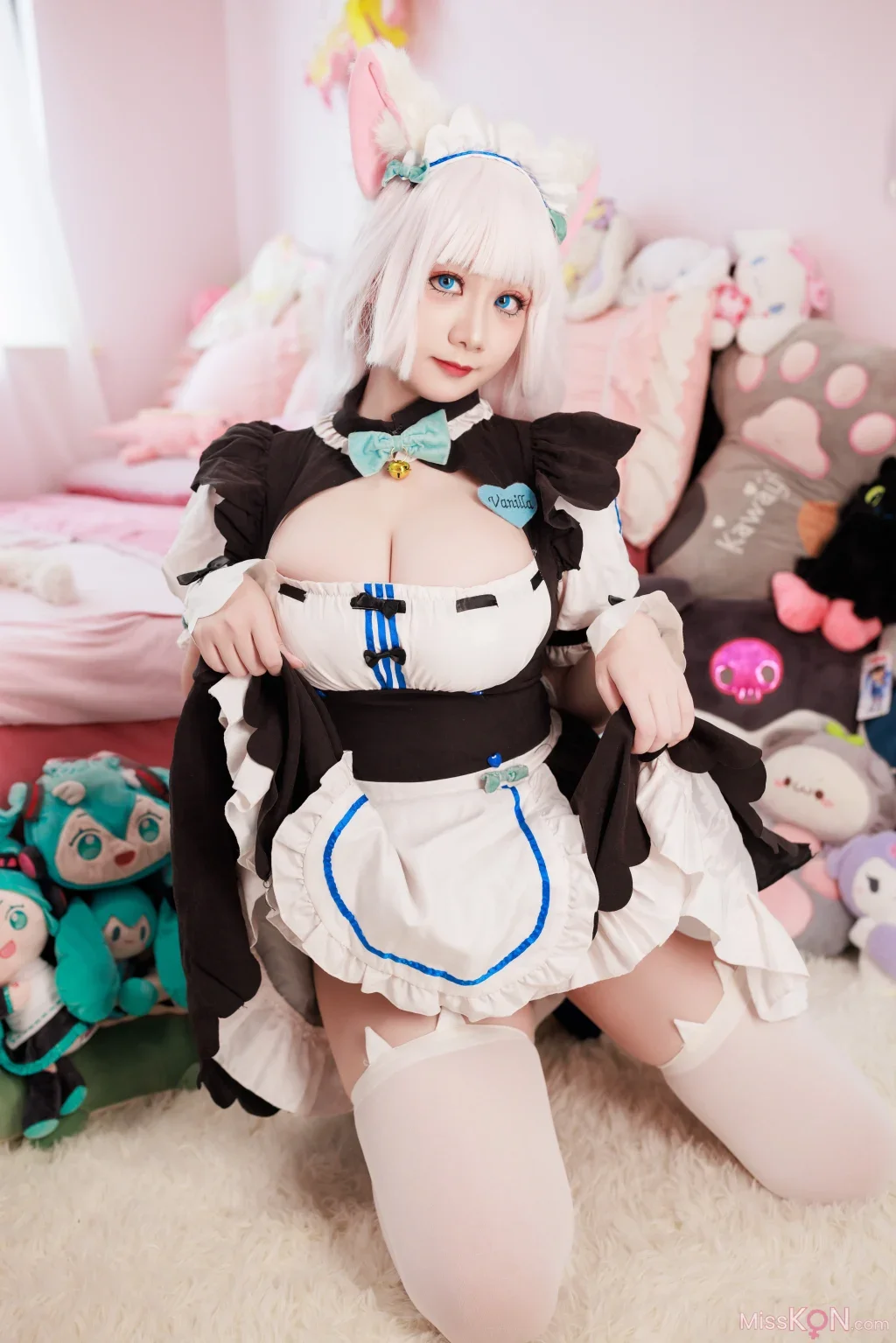 Coser@阿雪雪: 香子兰女仆 (43 photos)