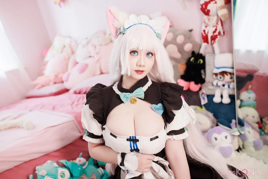 Coser@阿雪雪: 香子兰女仆 (43 photos)
